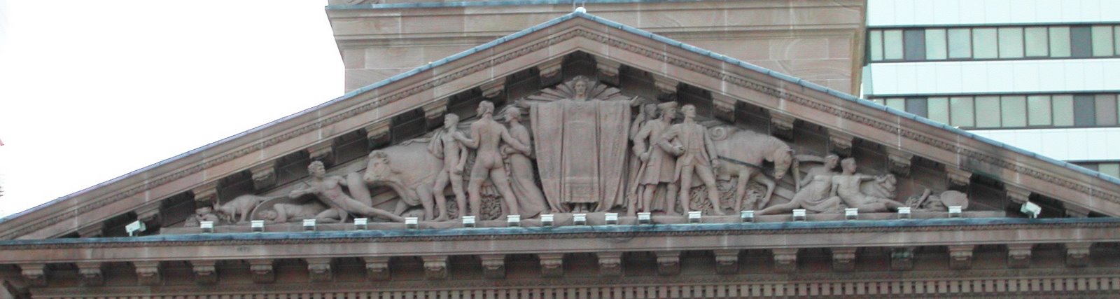 Typanum_City_Hall1_200207